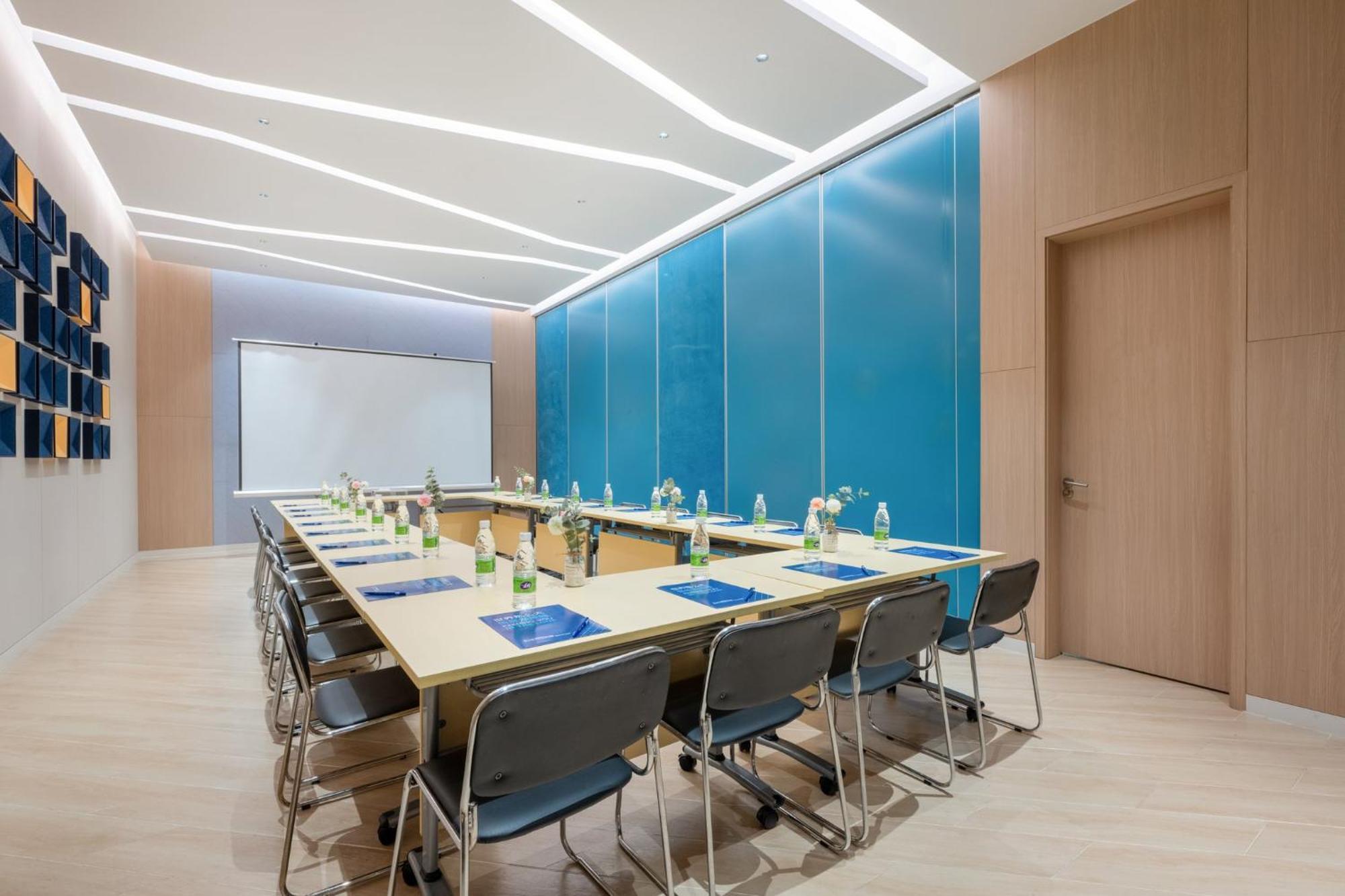 Holiday Inn Express Jiangmen Jianghai By Ihg Exteriör bild